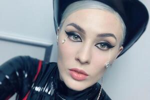 Maruv снялась в неглиже