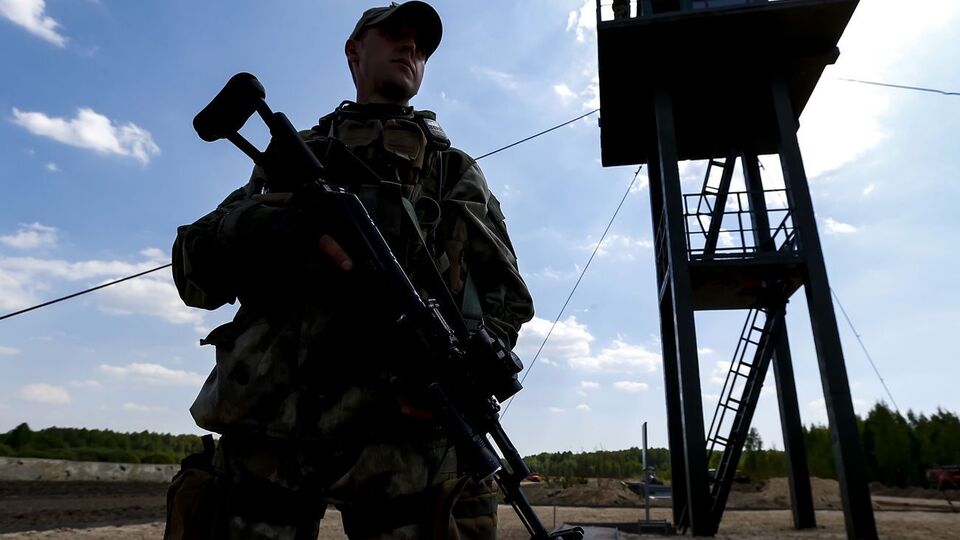 У штабі ООС підкреслили, що військовослужбовець на блокпосту зробив попереджувальний постріл вгору