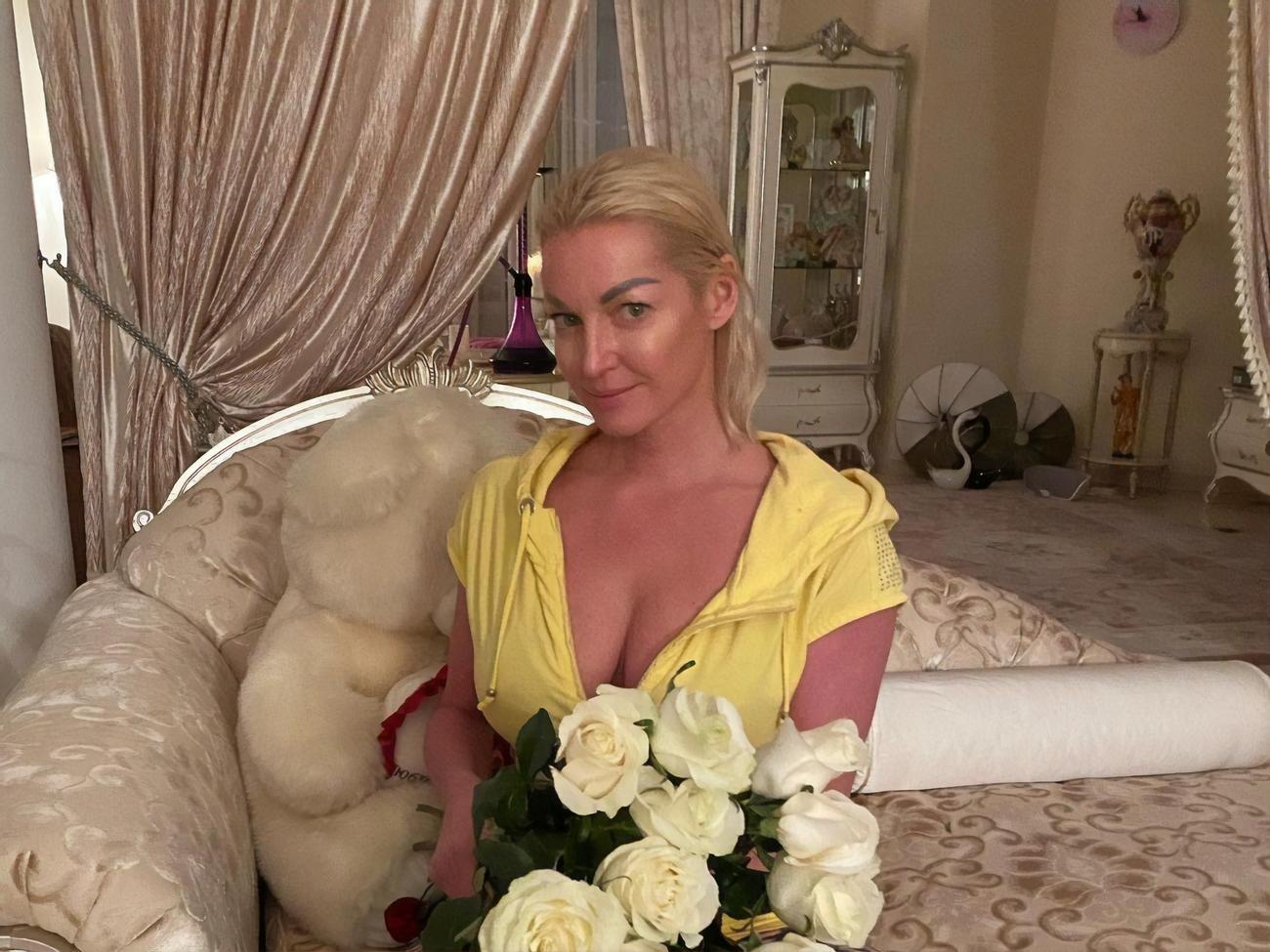 Волочкова: Знімаючи улюблене взуття після репетиції... Попрацювати я люблю...