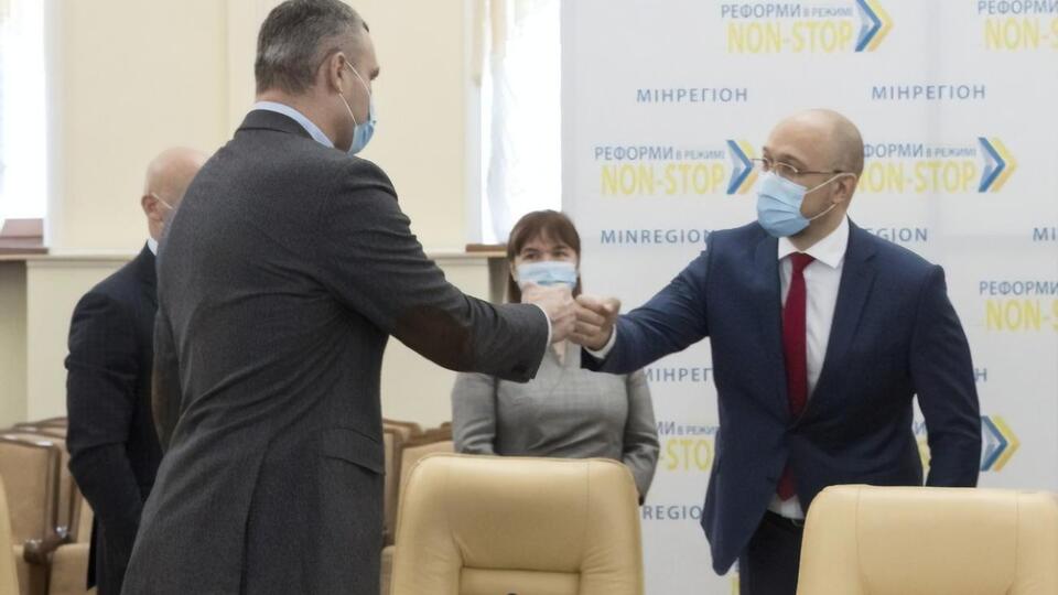 Кличко (ліворуч): Ми очікуємо, що уряд дотримається всіх домовленостей