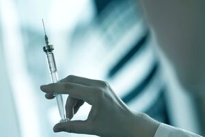 Масштабну вакцинацію проти коронавірусу в Росії розпочали в середині грудня минулого року