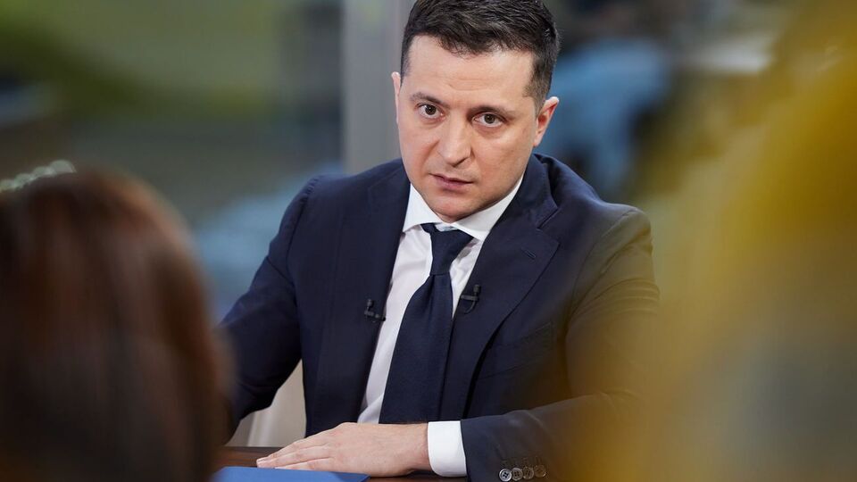 За даними ЗМІ, на зустрічі із Зеленським було приблизно 30 осіб