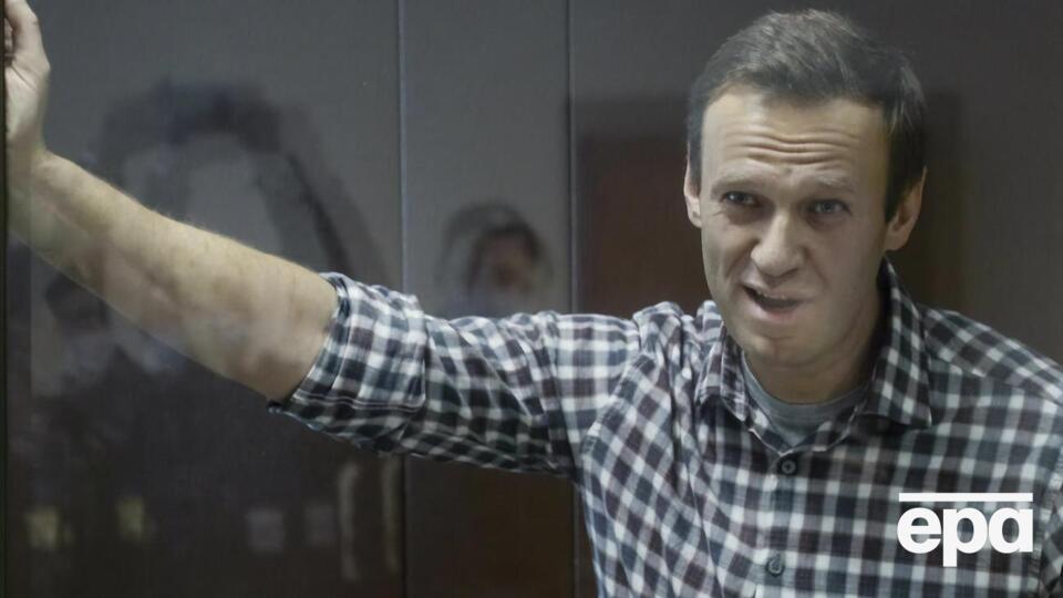 Оппозиционный активист Константин Котов сказал, что Навального ждут тяжелые времена в этой колонии