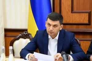 Гройсман: В Україну привезли щось, невідомо що, підриваючи взагалі довіру до питання вакцинації
