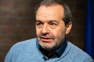 Шендерович: Если когда-нибудь мы доживем до свободного парламента в России, когда будут выборы и когда будет свобода, я буду голосовать не за Навального, а за, условного говоря, Шлосберга