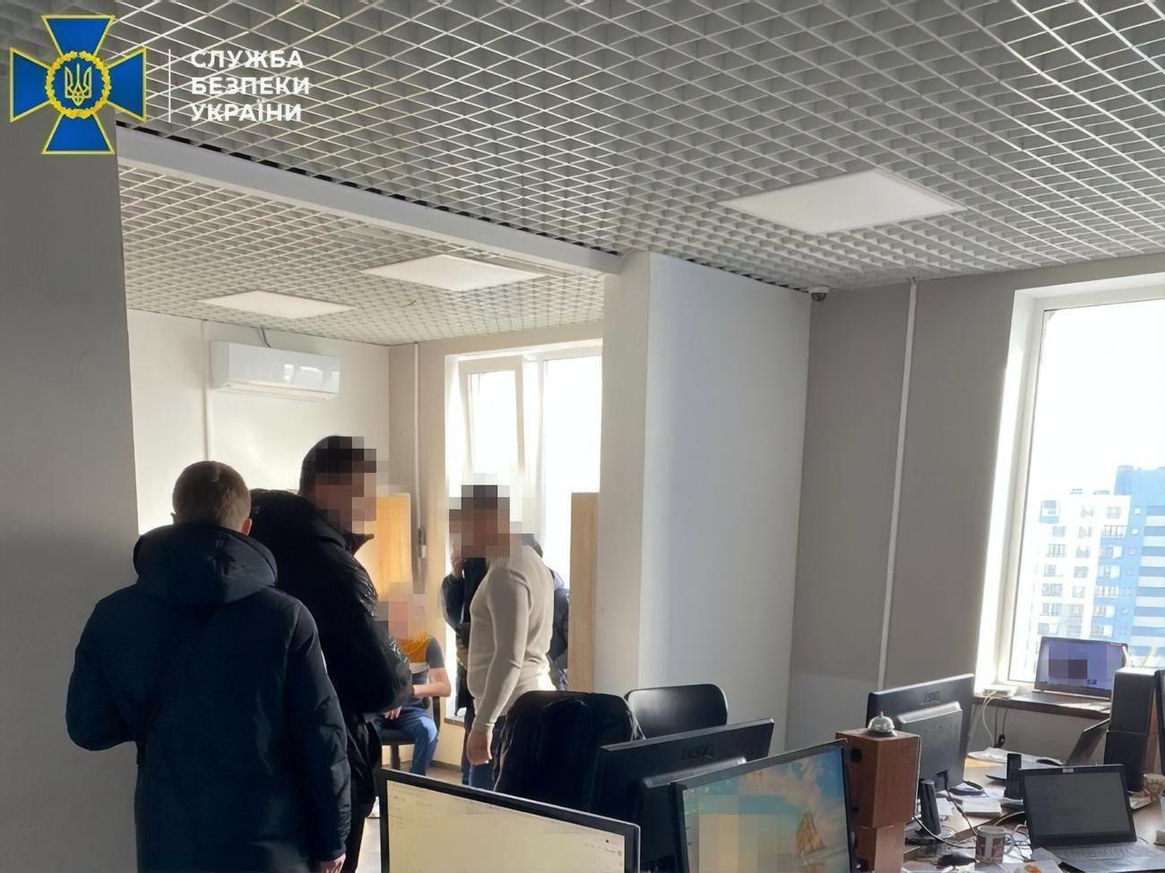 СБУ провела обшуки у спальному районі Києва