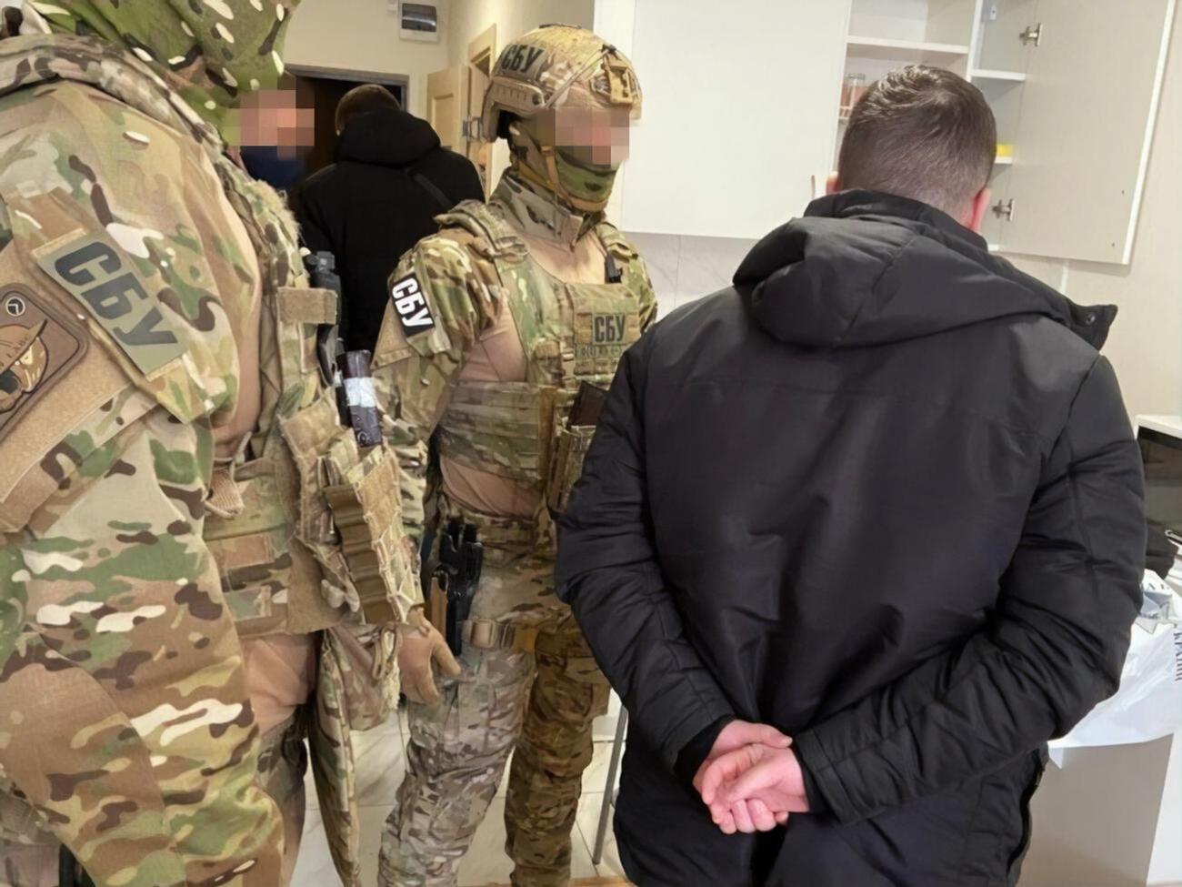 СБУ сообщила о задержании пяти человек, подозреваемых в вымогательстве