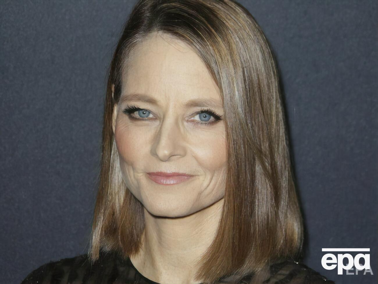 Фостер воспитывает двух сыновей