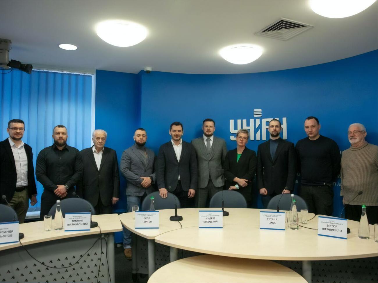 Андрій Білецький: Медсестра і пожежник, які залишилися в Донецьку, жодним чином не підпадають під цей закон, якщо вони, звичайно, не були учасниками незаконних збройних формувань