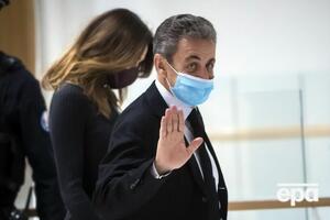 По информации французских СМИ, Саркози фигурирует еще в 11 делах