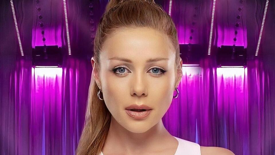 Тина Кароль провела распевку за кулисами