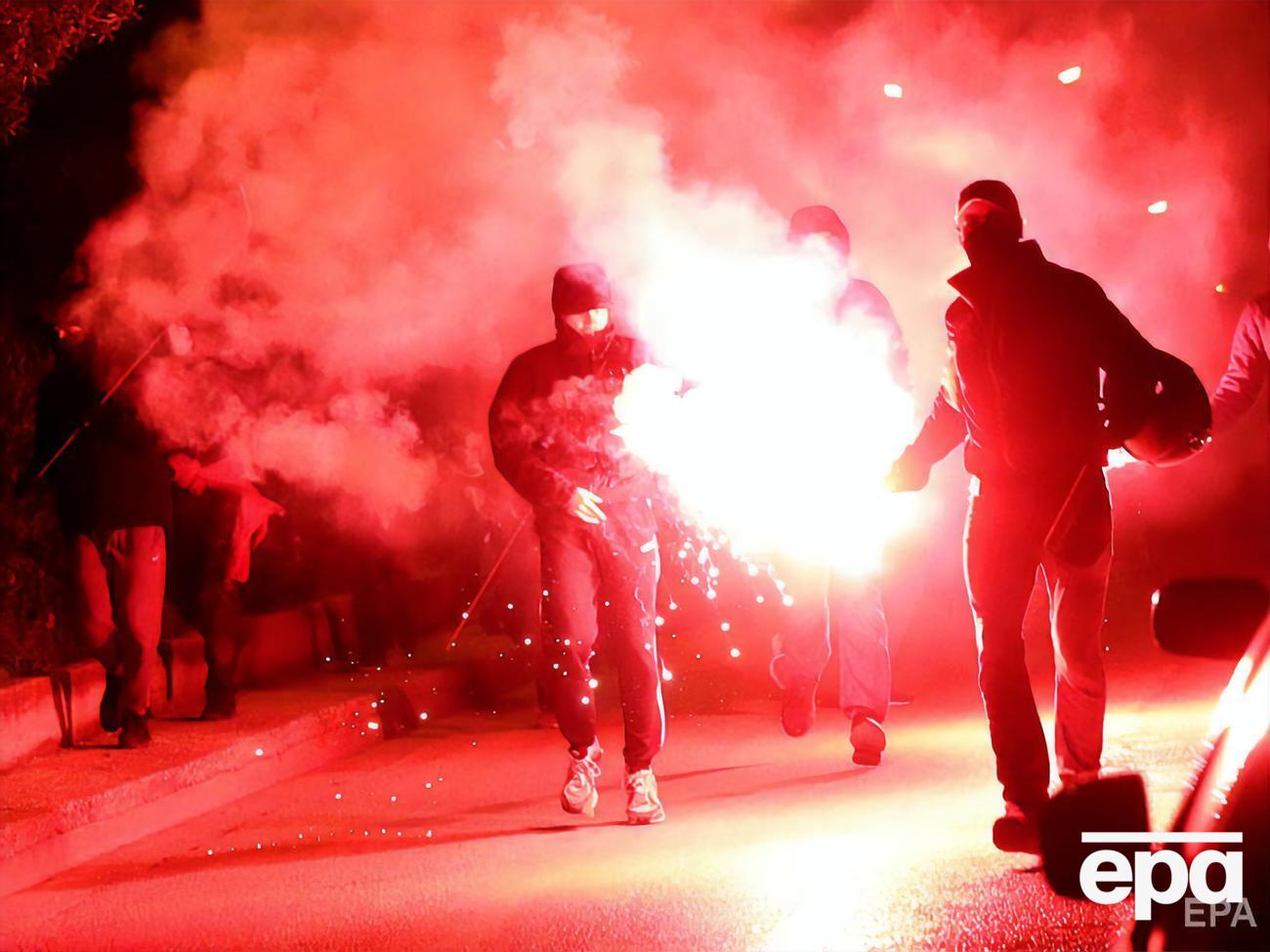 Протесты в Греции начались после появления в интернете видео, на котором силовики избили мужчину