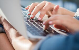 Часть сайтов уже возобновили работу