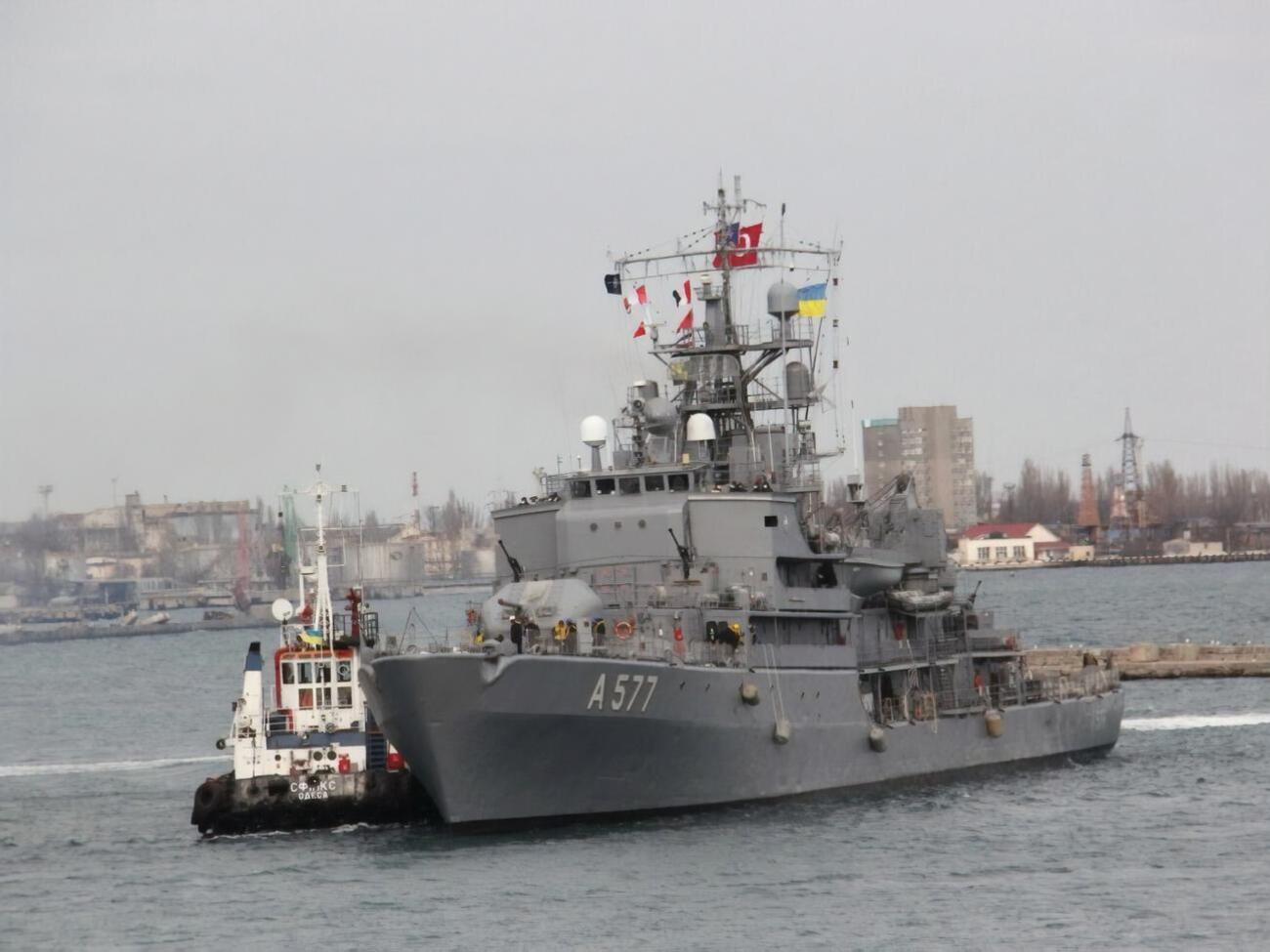 Кораблі пришвартувалися біля одного з причалів Одеського морвокзалу