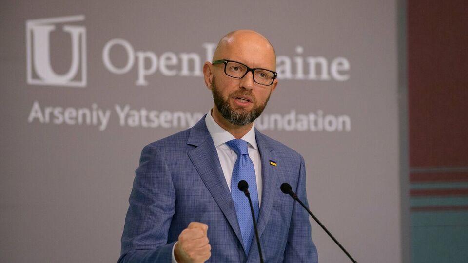 Яценюк выступил за вовлечение в переговоры в нормандском формате США и Великобритании