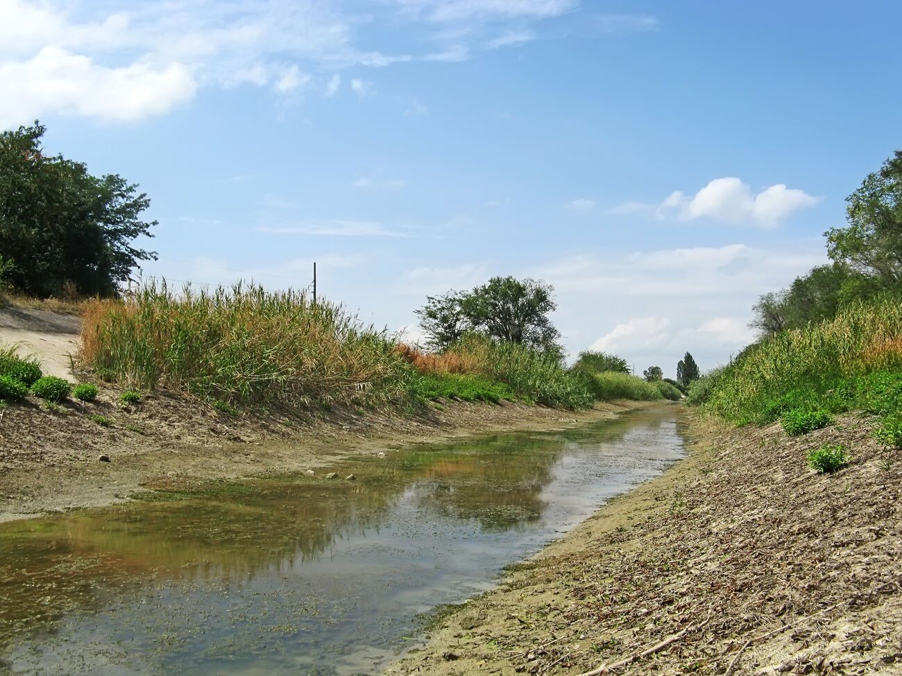 В сумму иска включат 50 млрд рублей ($675,5 млн), которые якобы планирует потратить РФ на решение проблем водообеспечения аннексированного полуострова