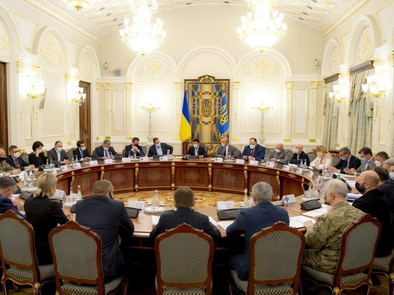 За даними ЗМІ, чергове засідання РНБО перенесли
