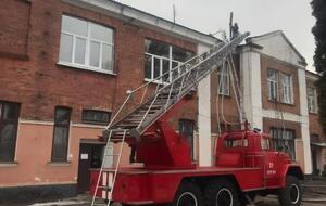 На момент прибытия первых пожарных горело 20 м² кровли