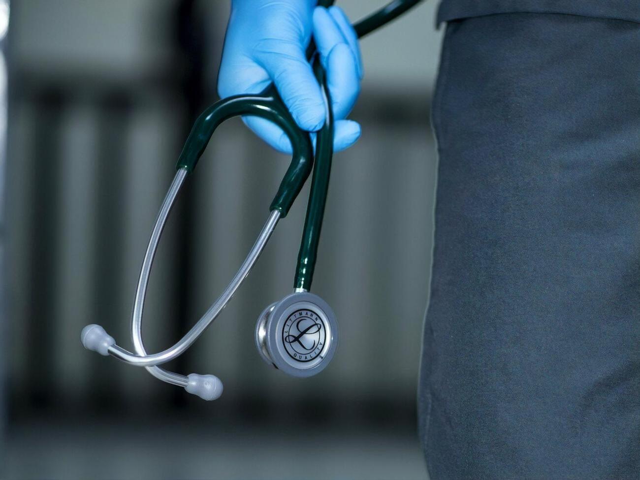 В НАН предупреждают о "супервосприимчивости и суперраспространяемости" инфекции