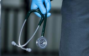 В НАН предупреждают о "супервосприимчивости и суперраспространяемости" инфекции