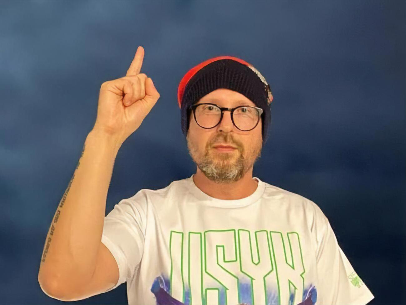 2 березня Шарій з'явився в базі даних розшукуваних осіб