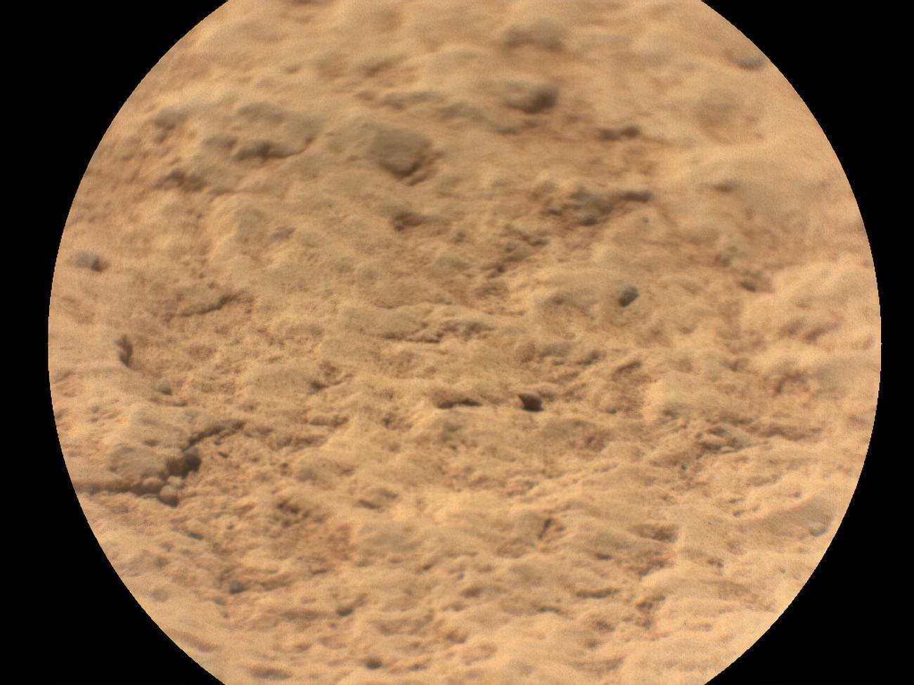 Збільшене зображення каменю з поверхні Марса, зафіксоване за допомогою SuperCam