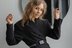 Шоптенко показала, як урізноманітила побут танцями