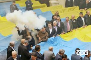 Ратифікацію Харківських угод 27 квітня 2010 року супроводжували бійка в парламенті, димові шашки й кидання яєць по президії