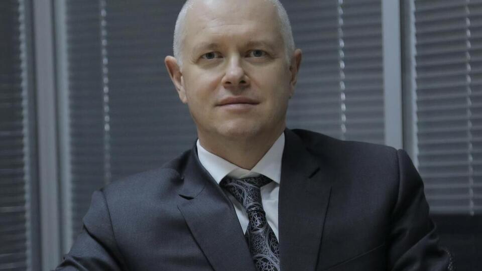 Яценко переписав на родичів свої частки в п'яти компаніях