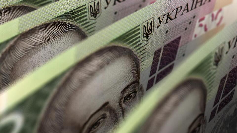 Курс гривны к российскому рублю снизился на две копейки