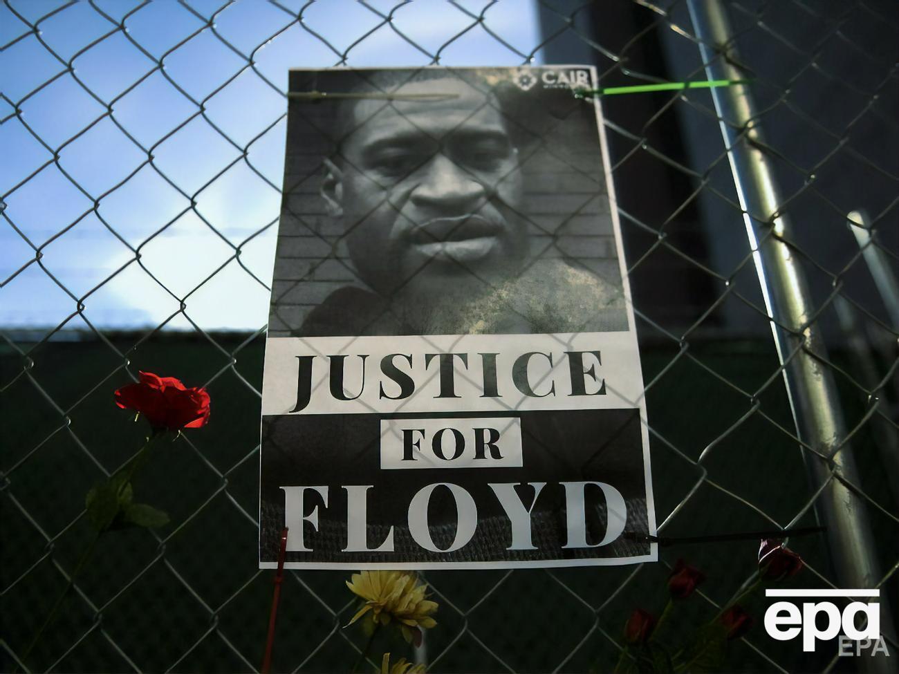 Флойд умер 25 мая 2020 года вскоре после жесткого задержания полицейскими