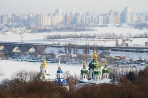 У Києві через погіршення погоди вже почала працювати спецтехніка
