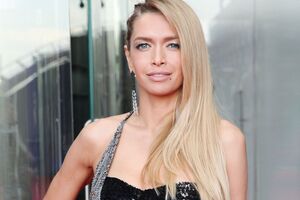 Брежнева: Я вот подумала: "Если дома чаще надевать летние вещи, может, потеплеет?"