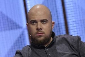Вакцинуйтеся проти COVID-19 принаймні для того, щоб ви могли далі читати захопливі історії про рідкі чипи і змови світового уряду