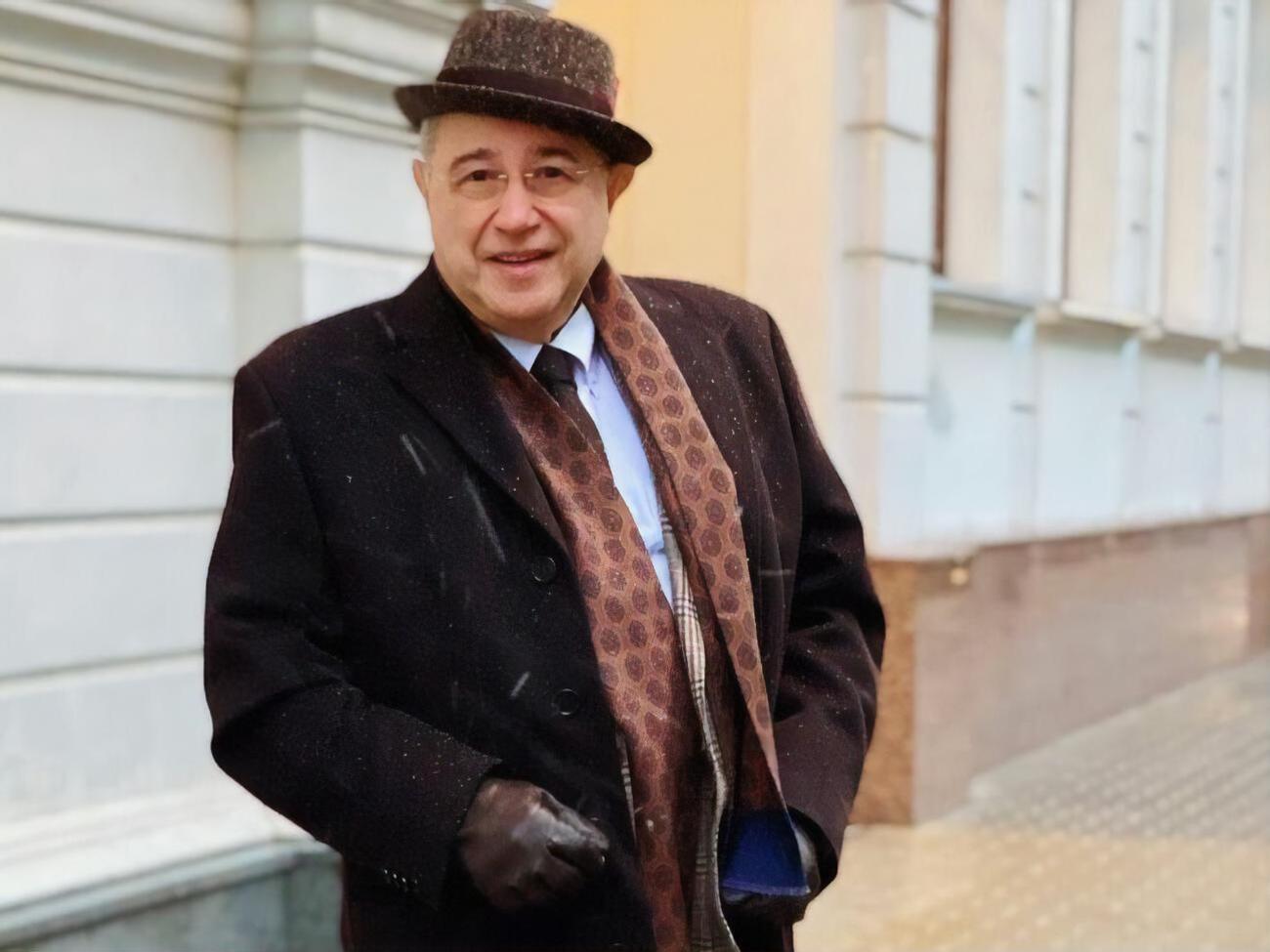 Петросян народився 1945 року