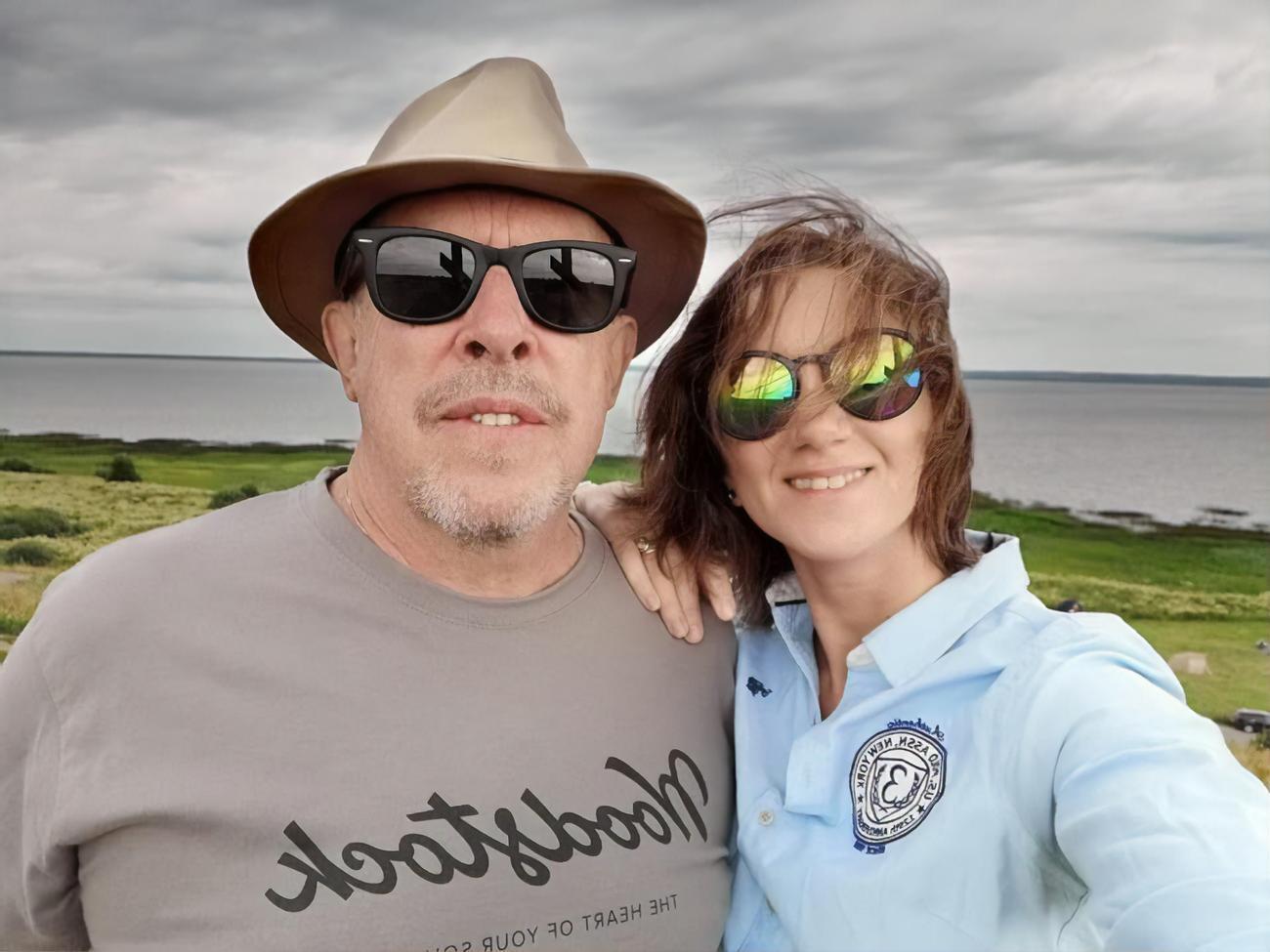 Макаревич познайомився з Кляйн, коли шукав гіда Ефіопією. Її артисту порекомендували як найкращого екскурсовода цією країною