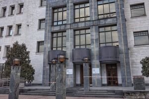 Апеляційна палата ВАКС заарештувала половину часток корпоративних прав цивільної дружини Яценка у трьох компаніях