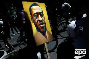 Флойд умер 25 мая 2020 года после жесткого задержания полицейским