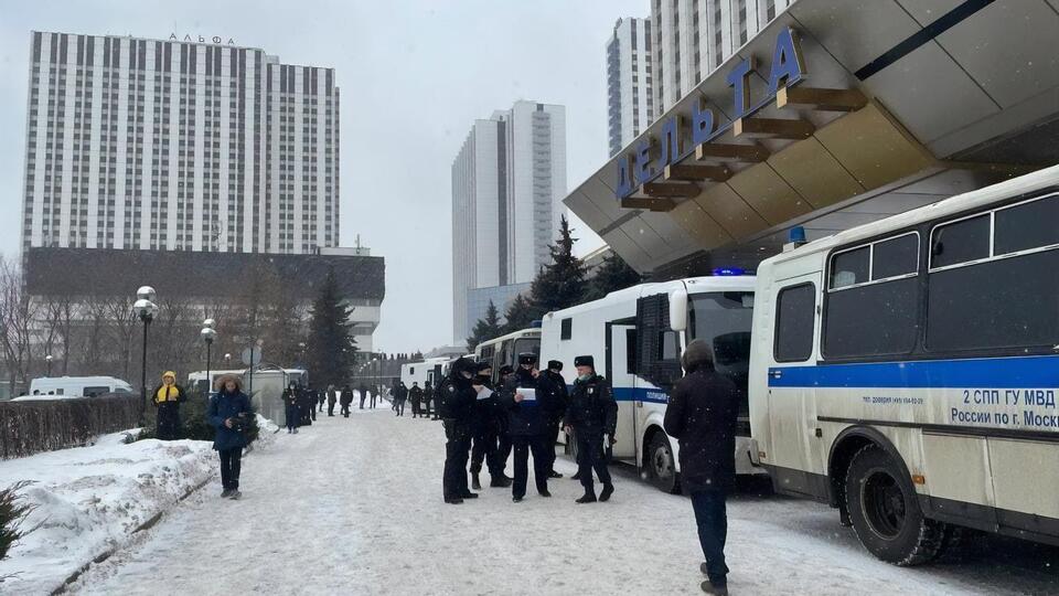 Ряд учасників форуму затримали
