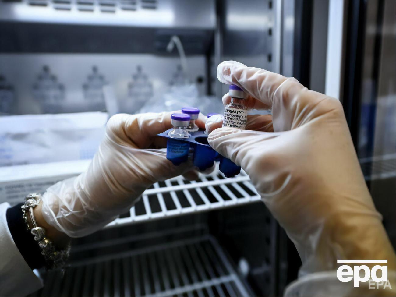 Вакцин проти коронавірусу виробництва Pfizer в Україні поки немає