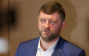 Анонсуючи розгляд законопроєктів, Корнієнко згадав опозицію