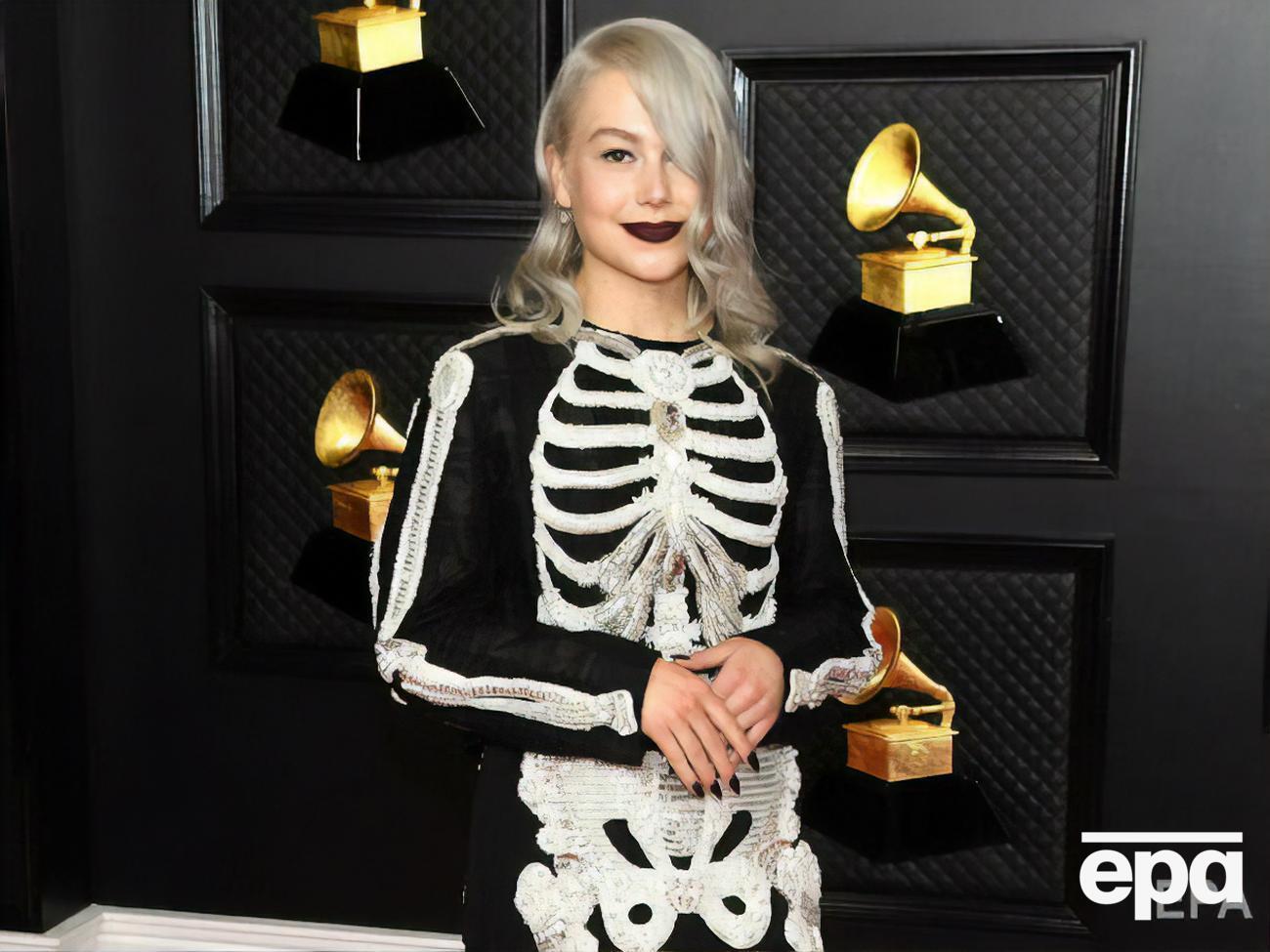 Фиби Бриджерс для церемонии "Грэмми" выбрала&nbsp;наряд от американского бренда&nbsp;Thom Browne