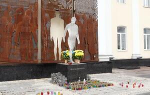 Памятник пострадал от действий вандала