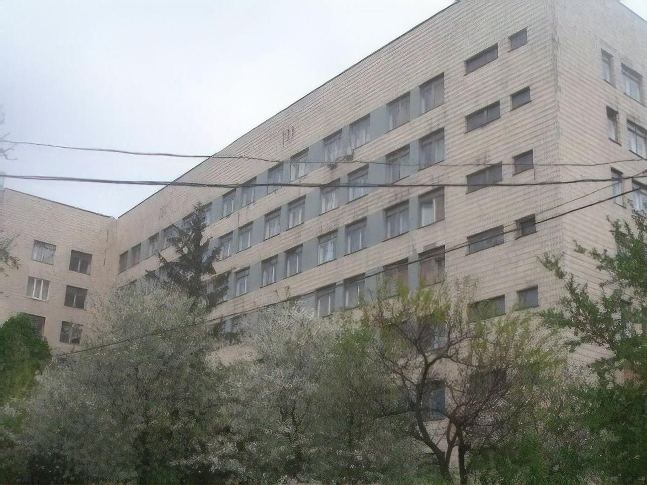 В больнице принимают пациентов с COVID-19