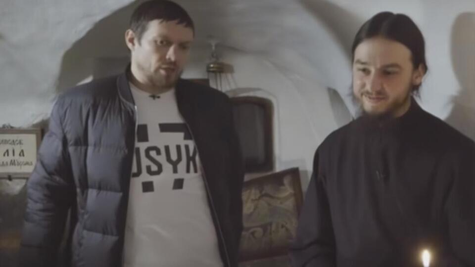 Усик (на зображенні зліва) стверджує, що відео знімали рік тому