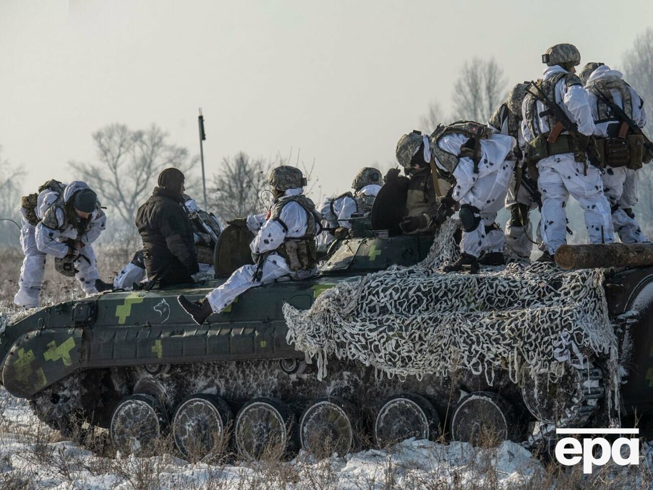 Наибольшим доверием украинцев пользуется украинская армия