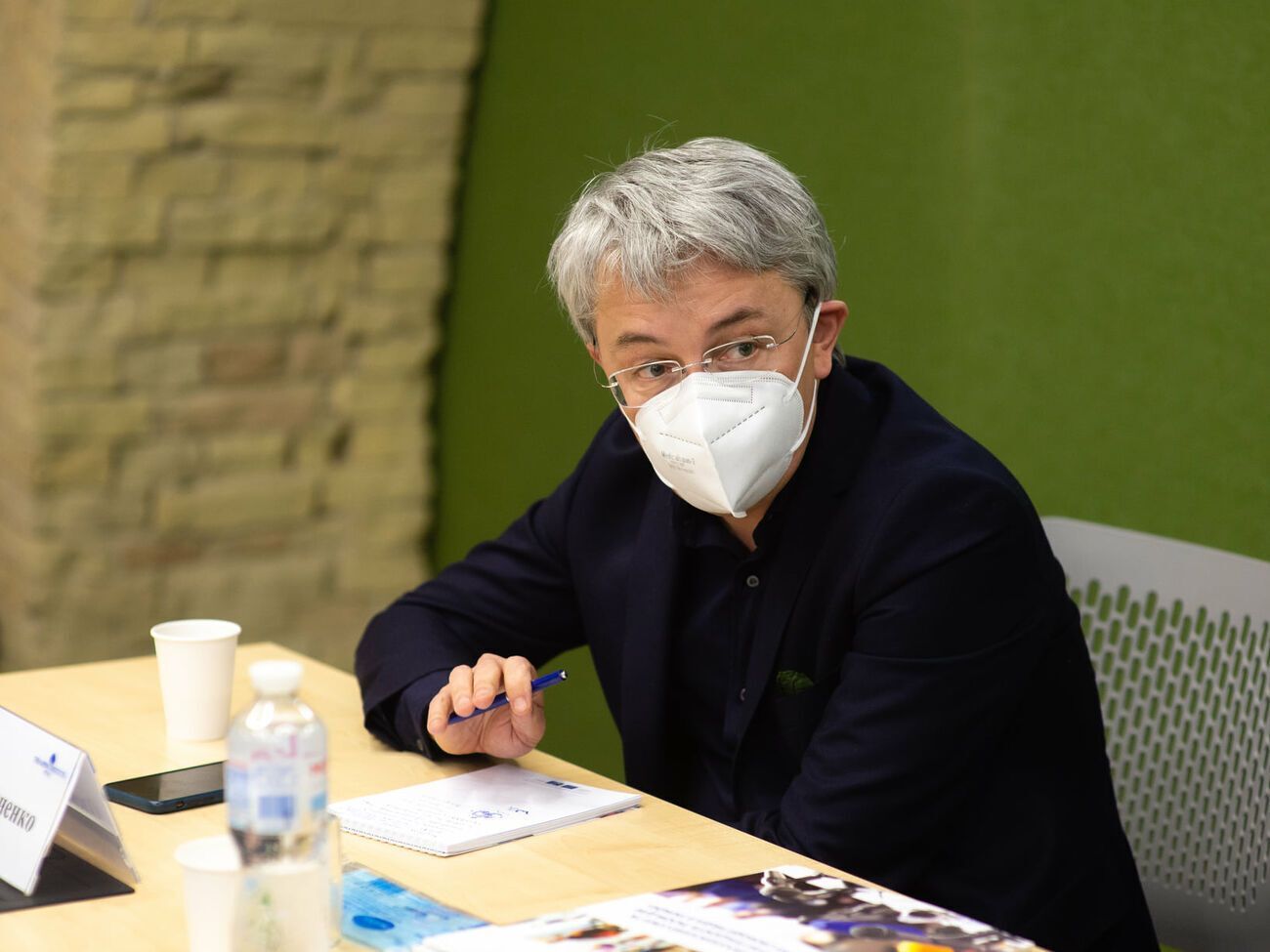 Ткаченко: Дуже схоже на тактику випаленої землі: інформаційно знищити вакцину-конкурента, щоб потім дотиснути європейських політиків