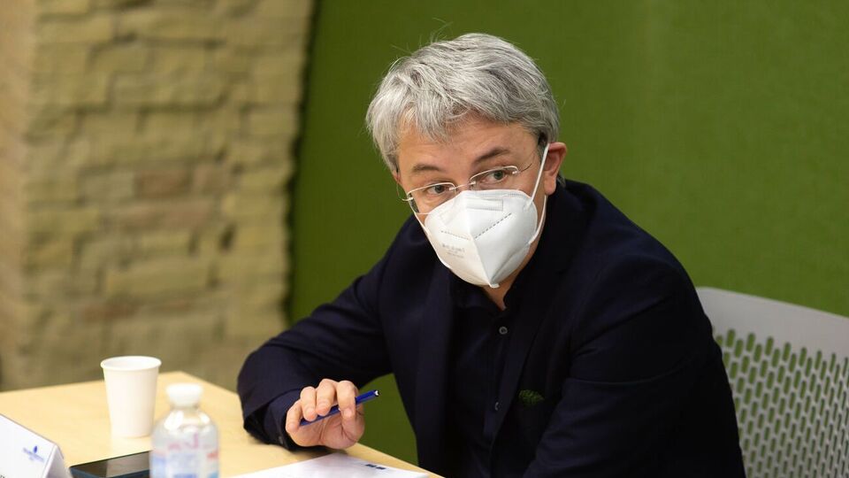 Ткаченко: Очень похоже на тактику выжженной земли: информационно уничтожить вакцину-конкурента, чтобы потом дожать европейских политиков