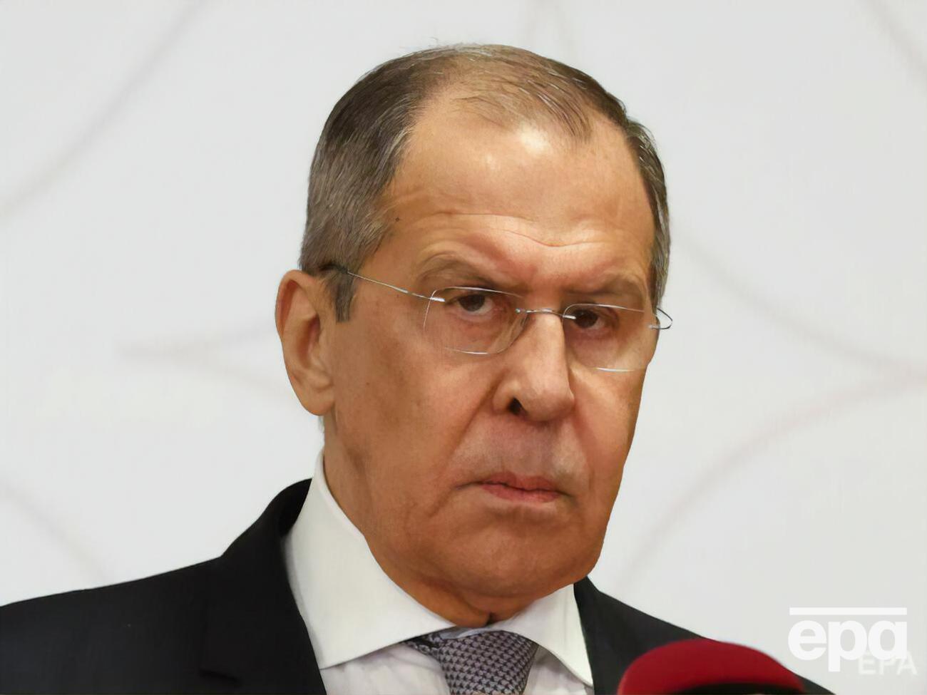 Лавров (на фото), по словам Семенова, на переговорах "обычно курил где можно и где нельзя"