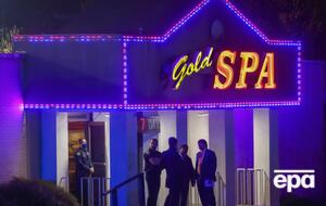 Стрельба произошла в расположенных рядом спа-салонах Gold Spa и Aroma Therapy Spa